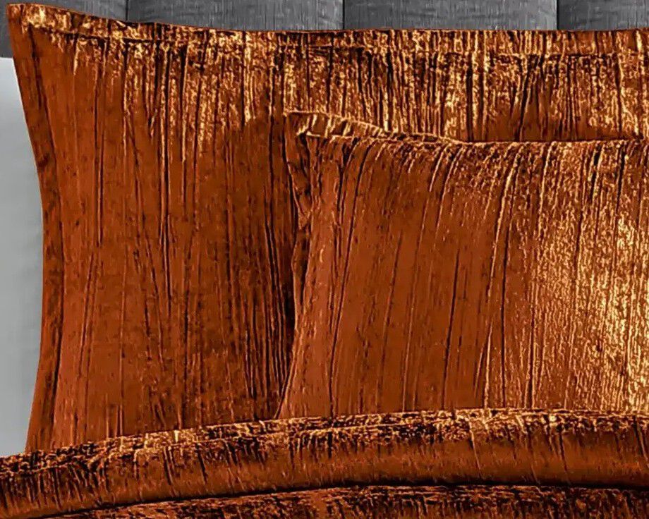 Gold tone bedding for fall