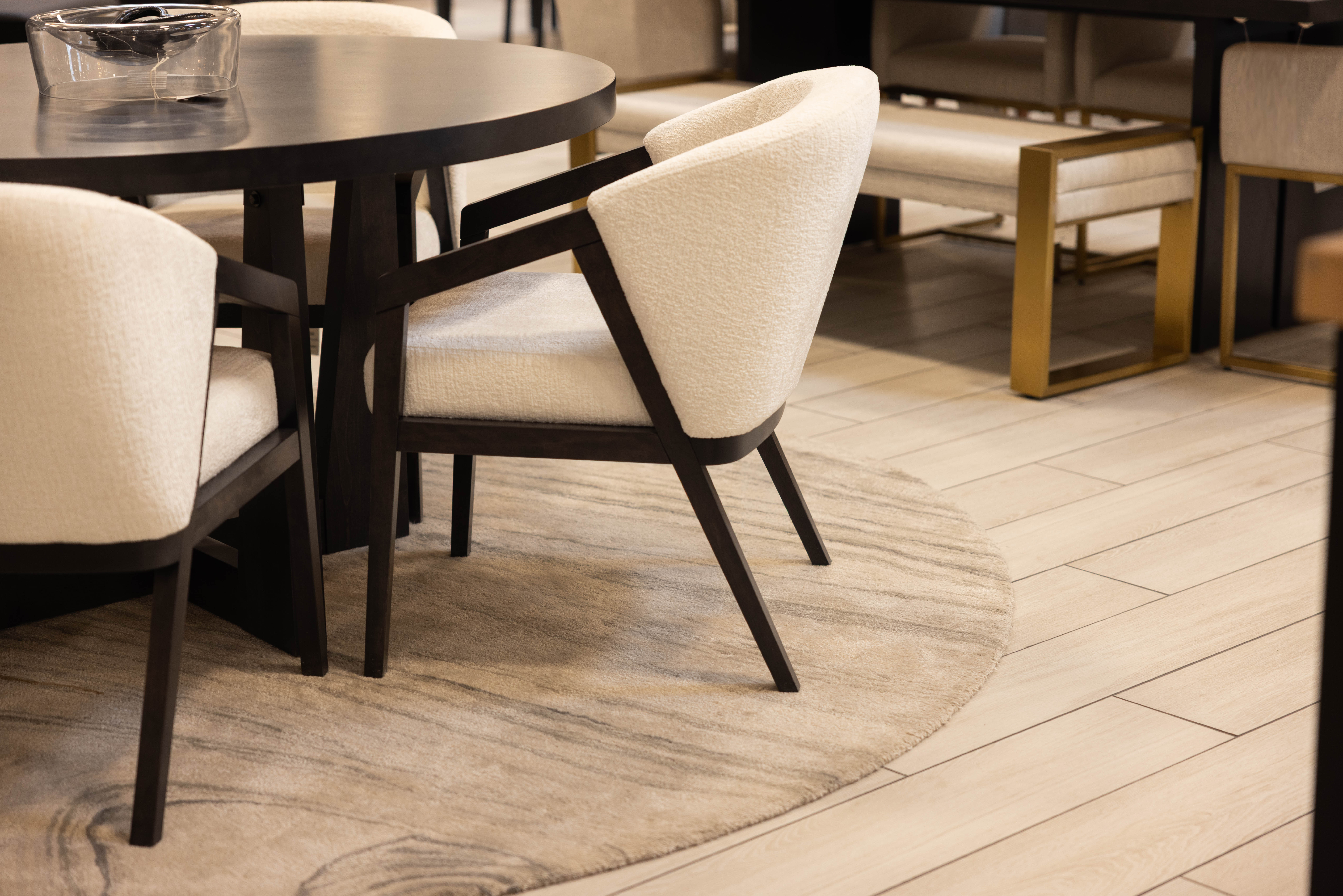 Round rug under round 5-piece dining set