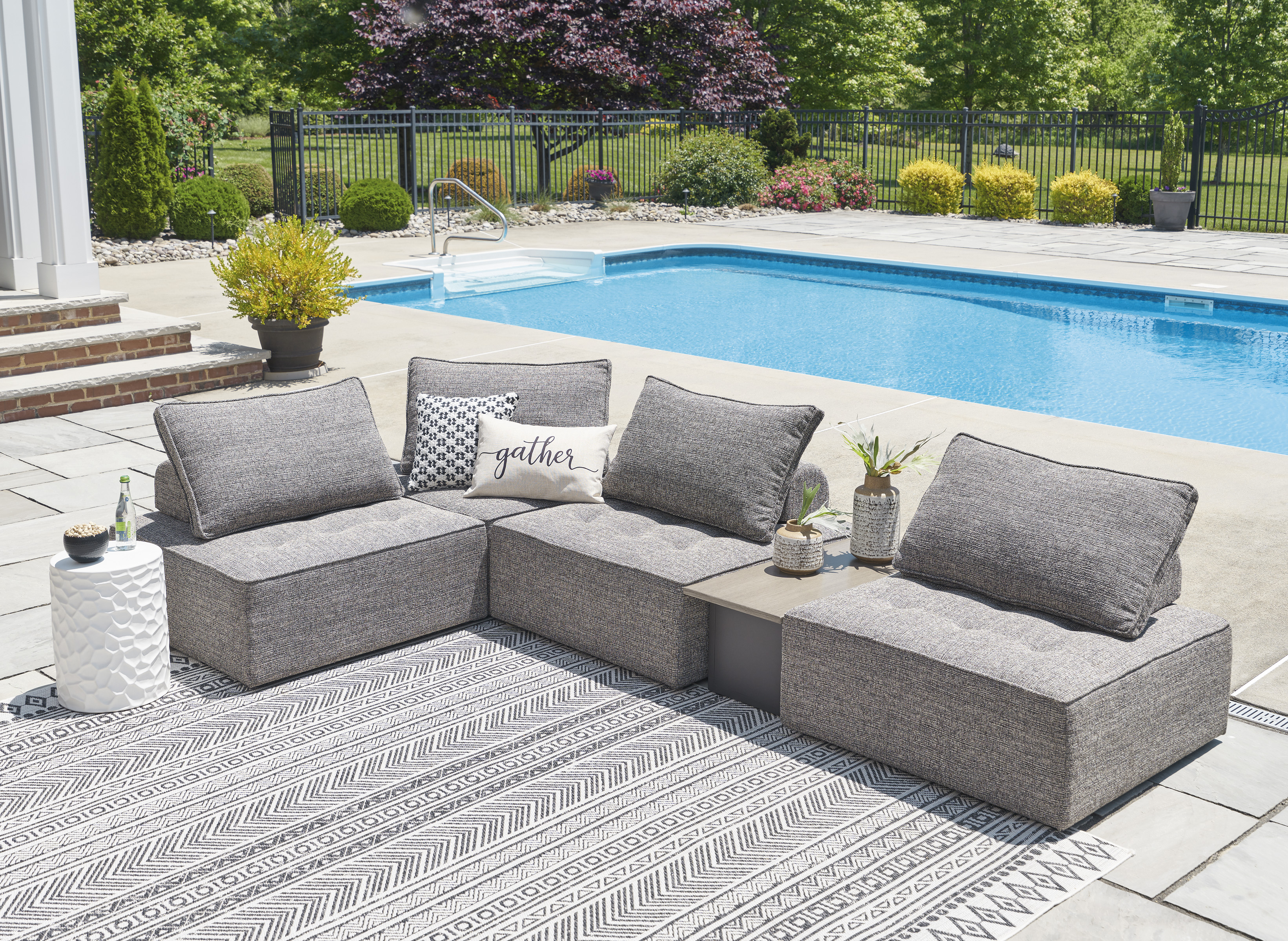 Ashley Bree Zee 5-Piece Outdoor Sectional