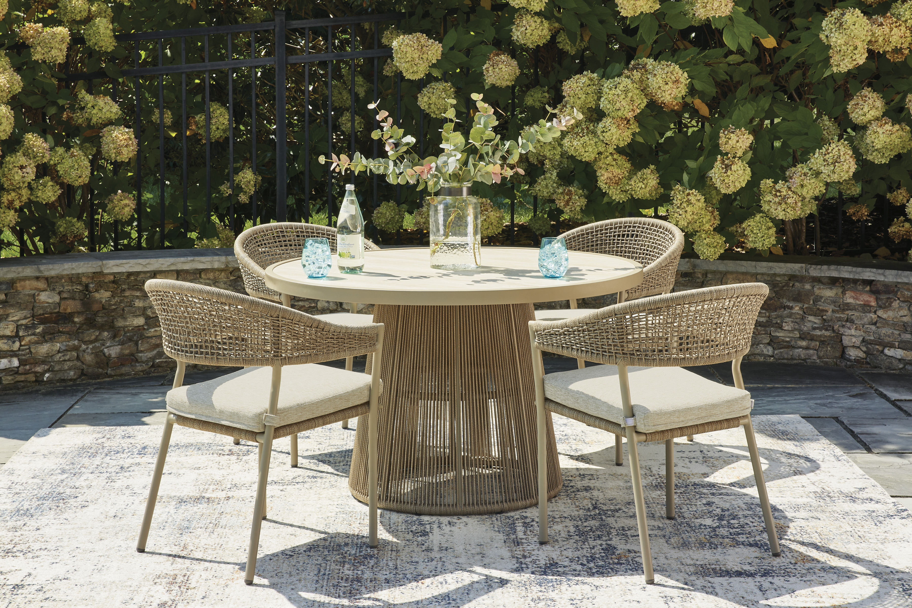 Classic natural material 4-pice outdoor dining set